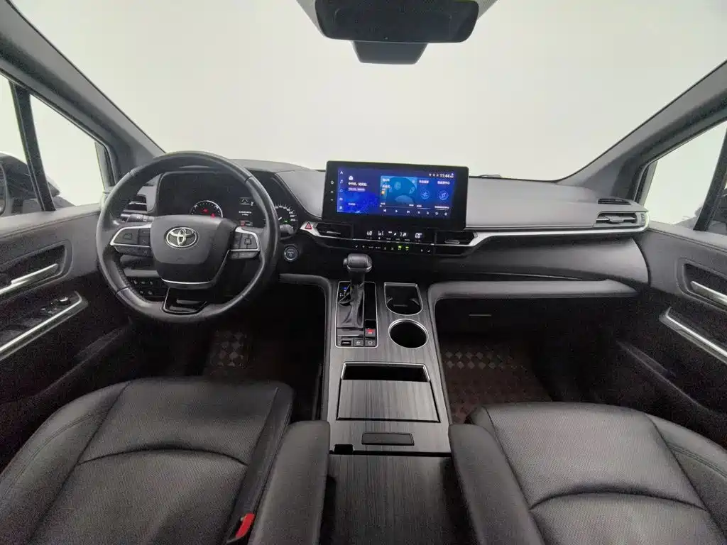 Toyota Sienna — миниатюра 5