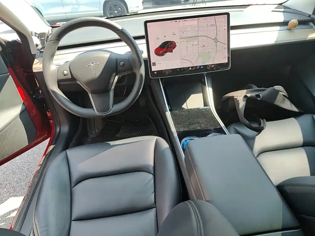 Tesla Model 3 — миниатюра 10
