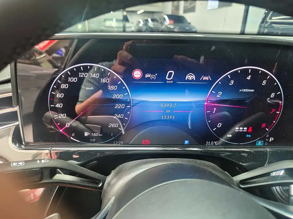 Mercedes-Benz E-Class — миниатюра 8