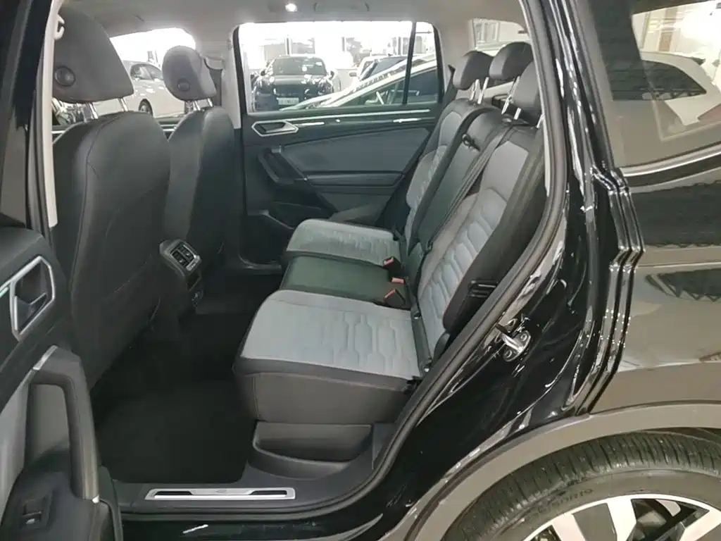 Volkswagen Tiguan L — миниатюра 17