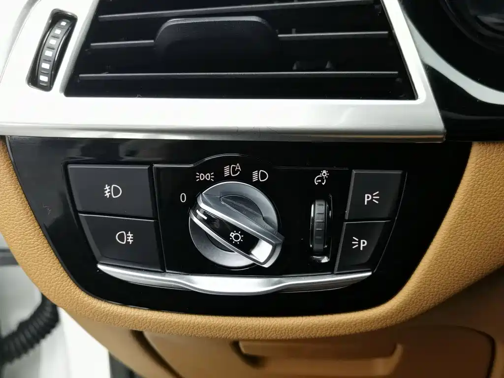 BMW 5 Series — миниатюра 21