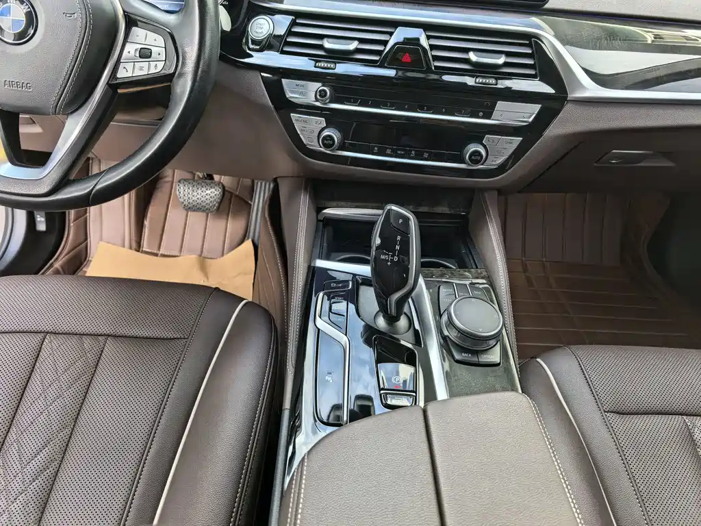 BMW 5 Series — миниатюра 12