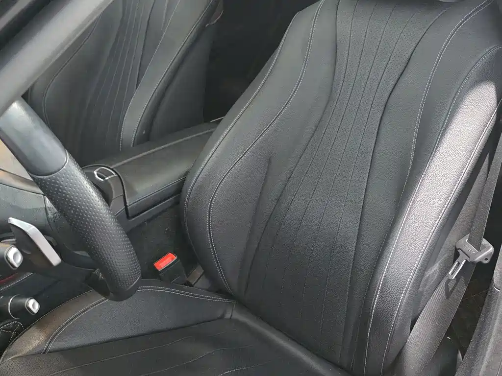 Mercedes-Benz E-Class — миниатюра 11