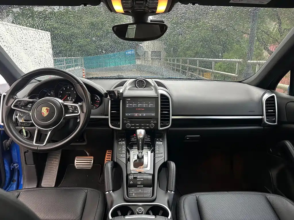 Porsche Cayenne — миниатюра 7