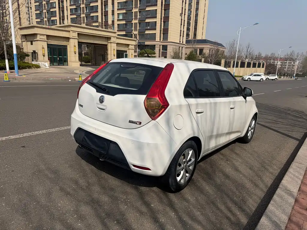 MG 3 2013 1.5L AMT Elite