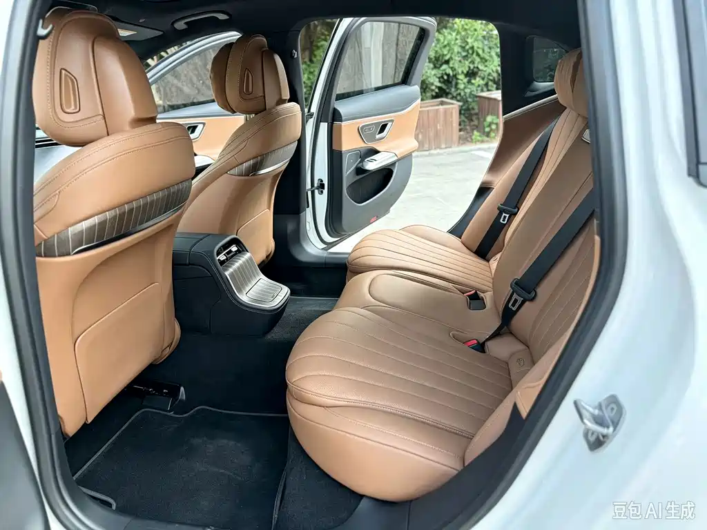 Mercedes-Benz E-Class New Energy — миниатюра 6