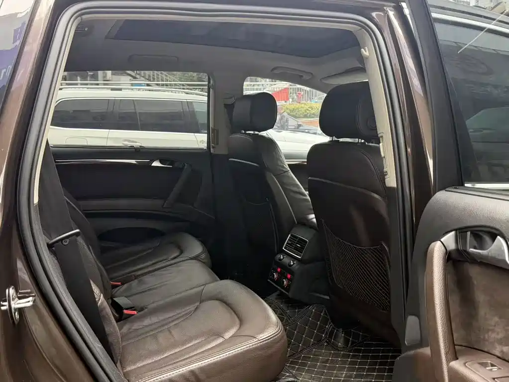 Audi Q7 — миниатюра 9