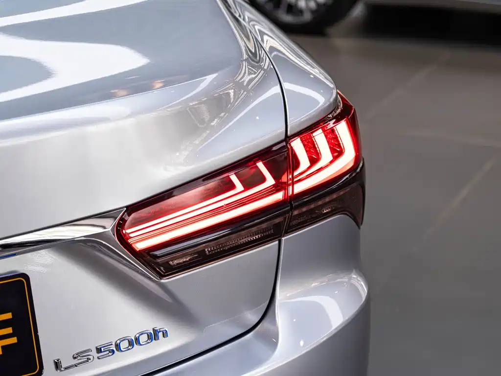 Lexus LS 2021 500h