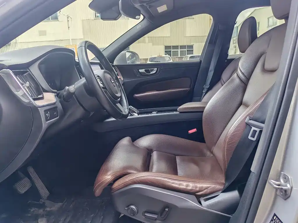 Volvo XC60 — миниатюра 5