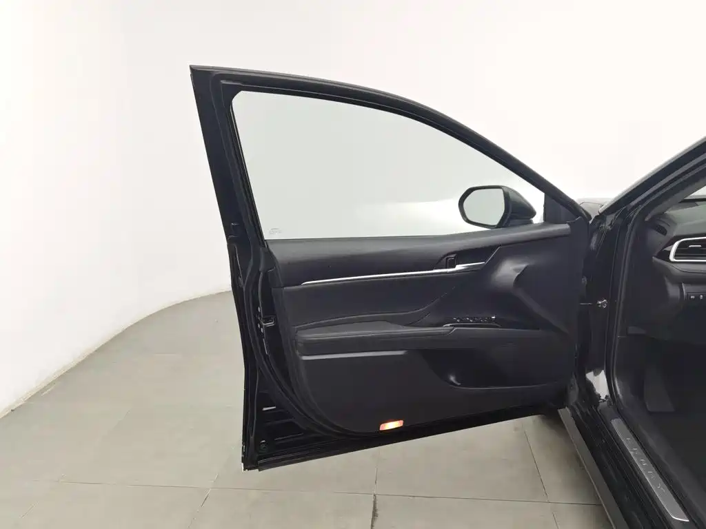 Toyota Camry — миниатюра 8