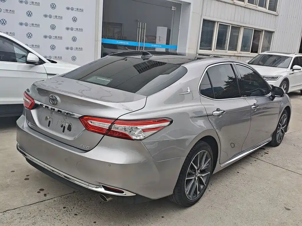 Toyota Camry — миниатюра 4