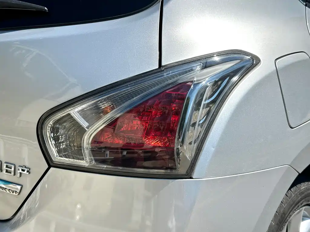 Nissan Tiida — миниатюра 6