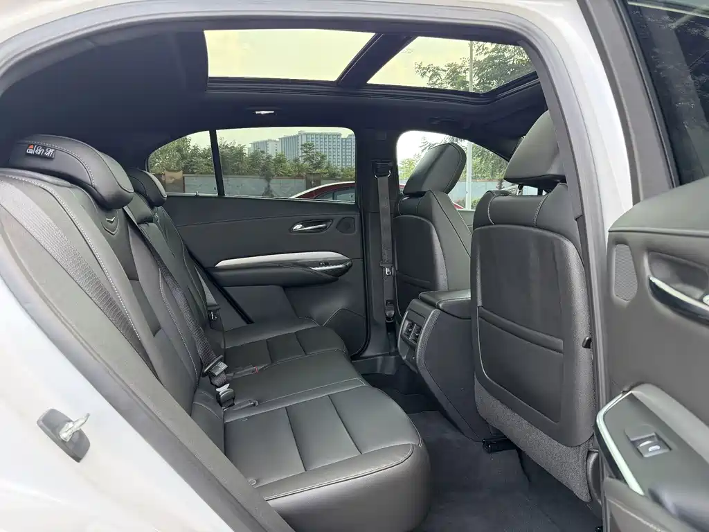 Cadillac XT4 — миниатюра 15