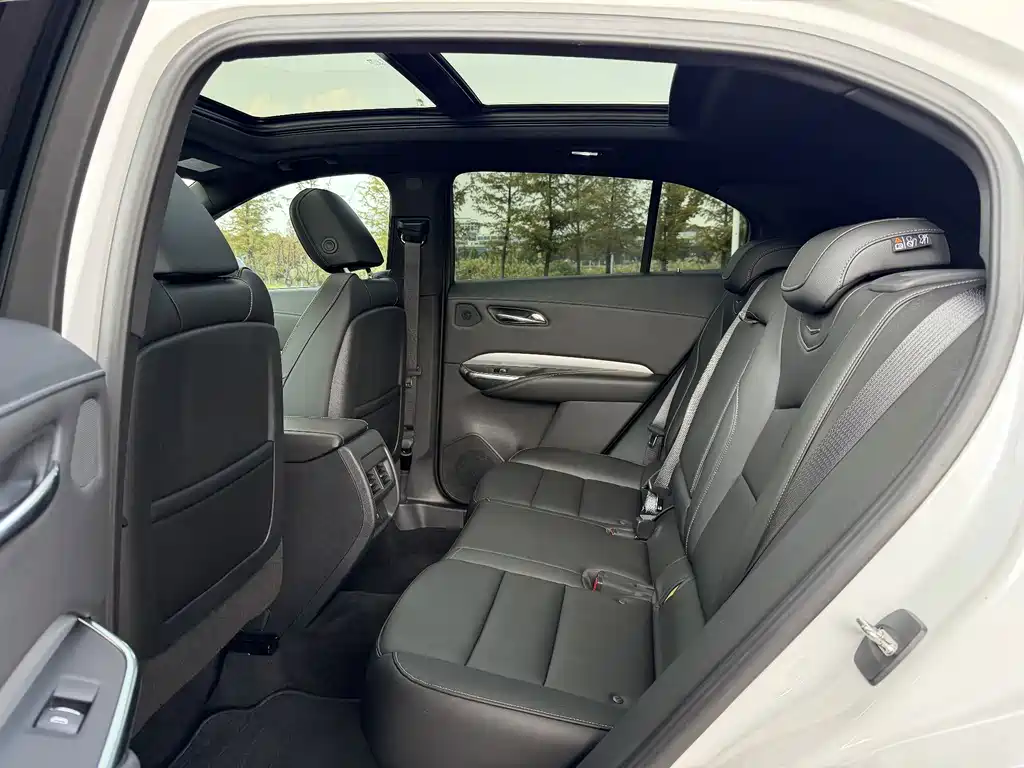 Cadillac XT4 — миниатюра 10
