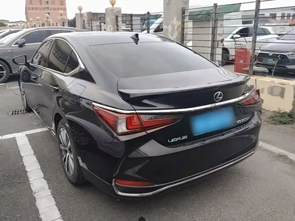 Lexus ES — миниатюра 5