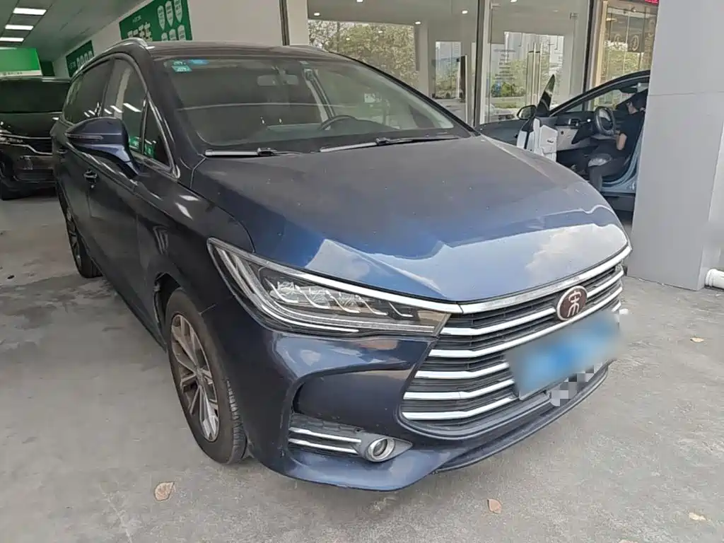 BYD MAX — миниатюра 4