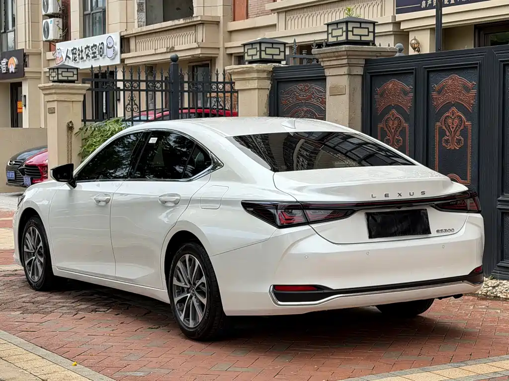 Lexus ES — миниатюра 7