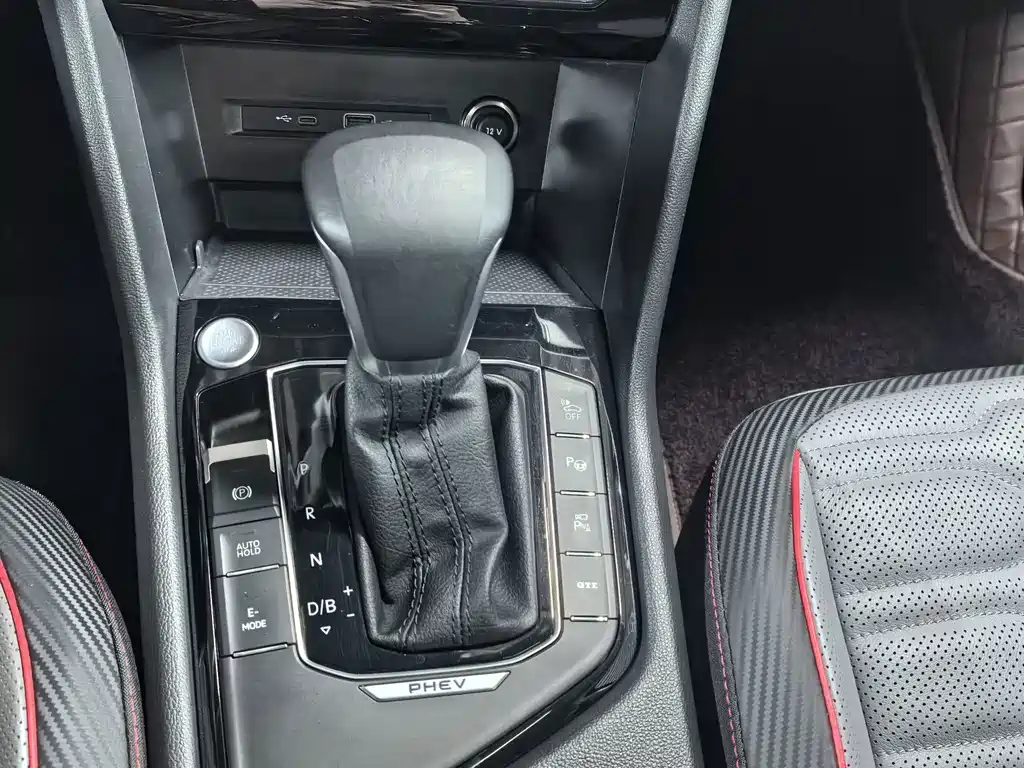 Volkswagen Tiguan L PHEV — миниатюра 15