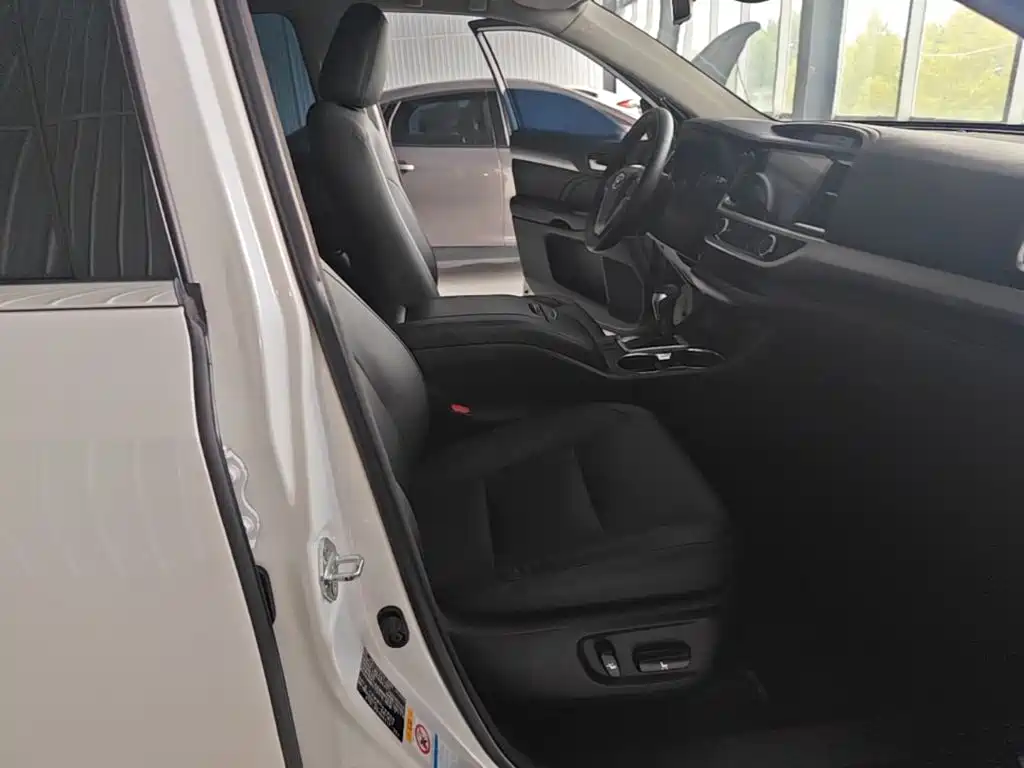 Toyota Highlander — миниатюра 25