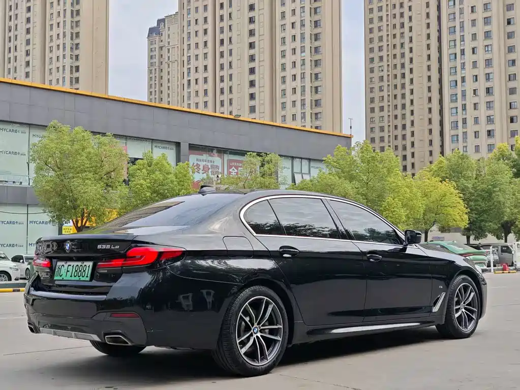 BMW 5 Series New Energy — миниатюра 18