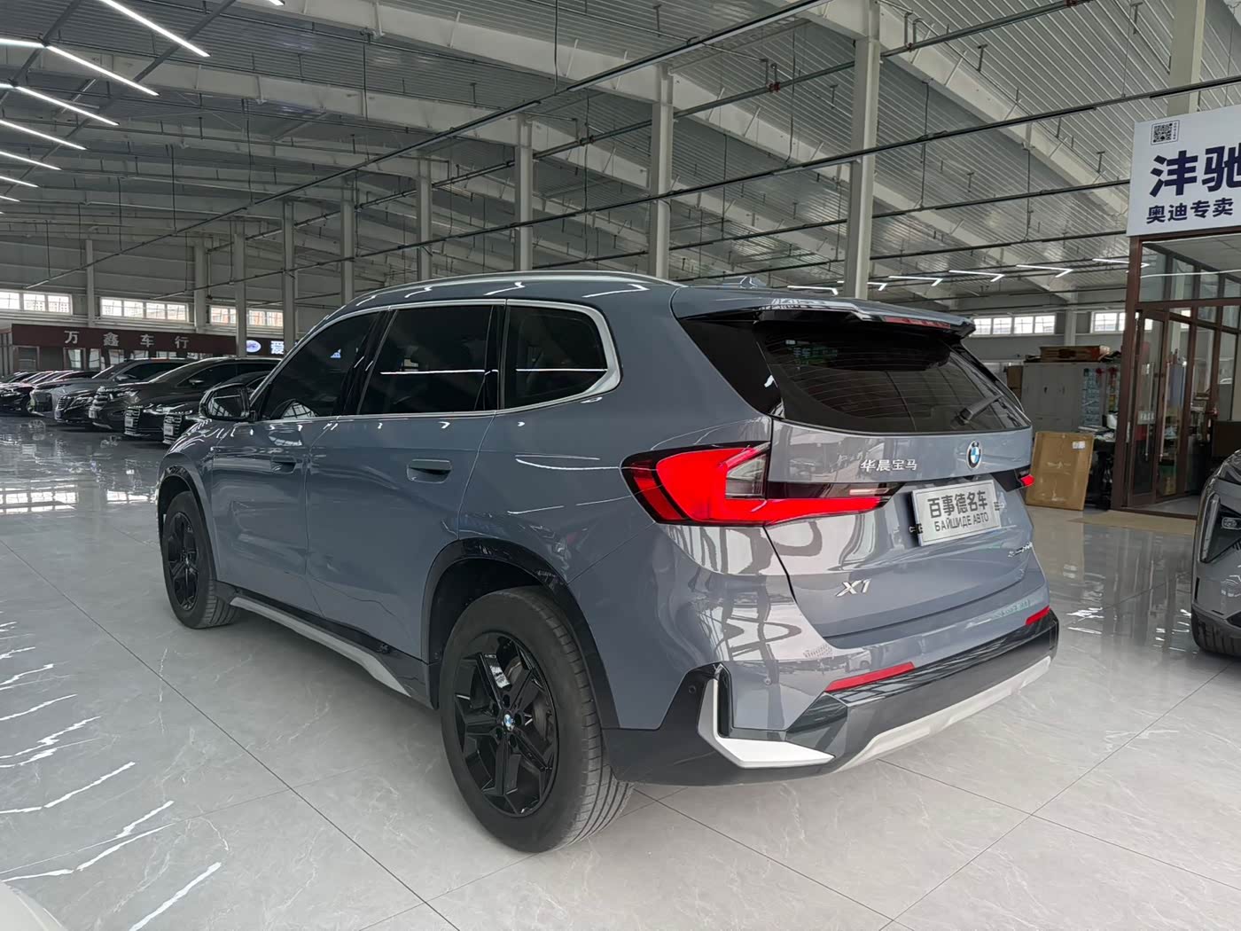 BMW X1 1.5 л 2023 г. Серебристо-серый, пробег 20000 км