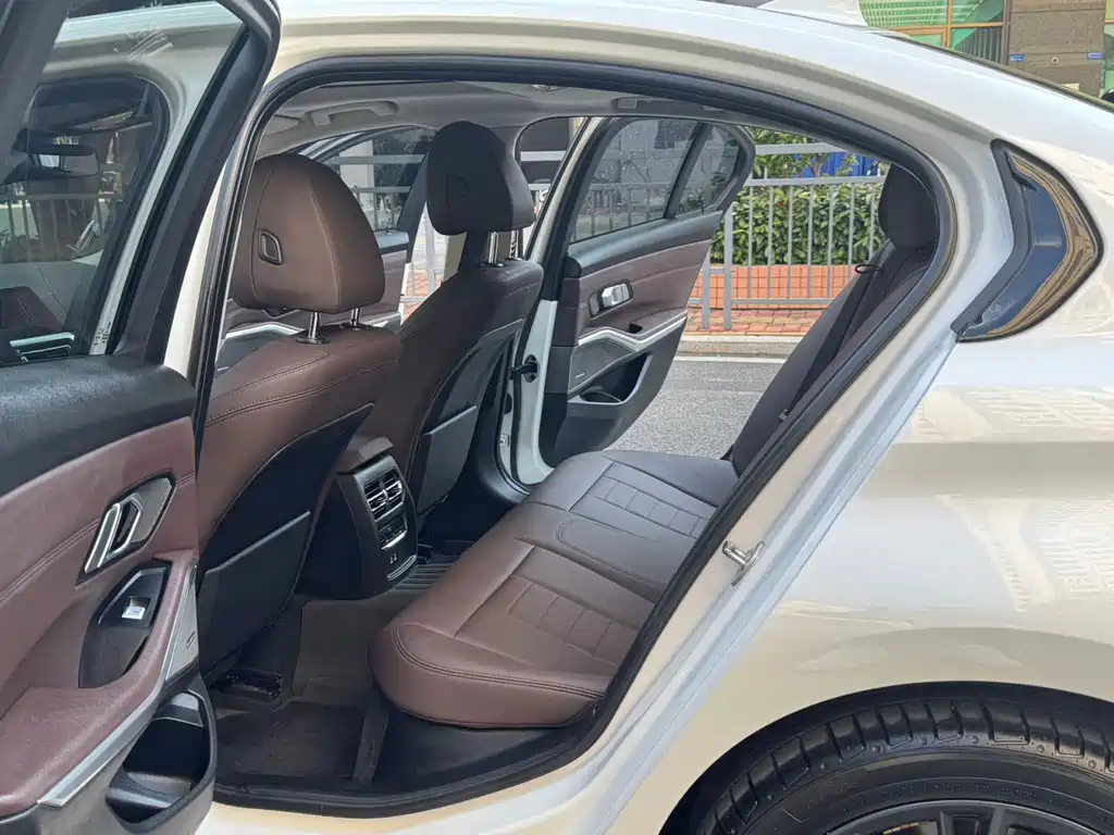 BMW 3 Series — миниатюра 8