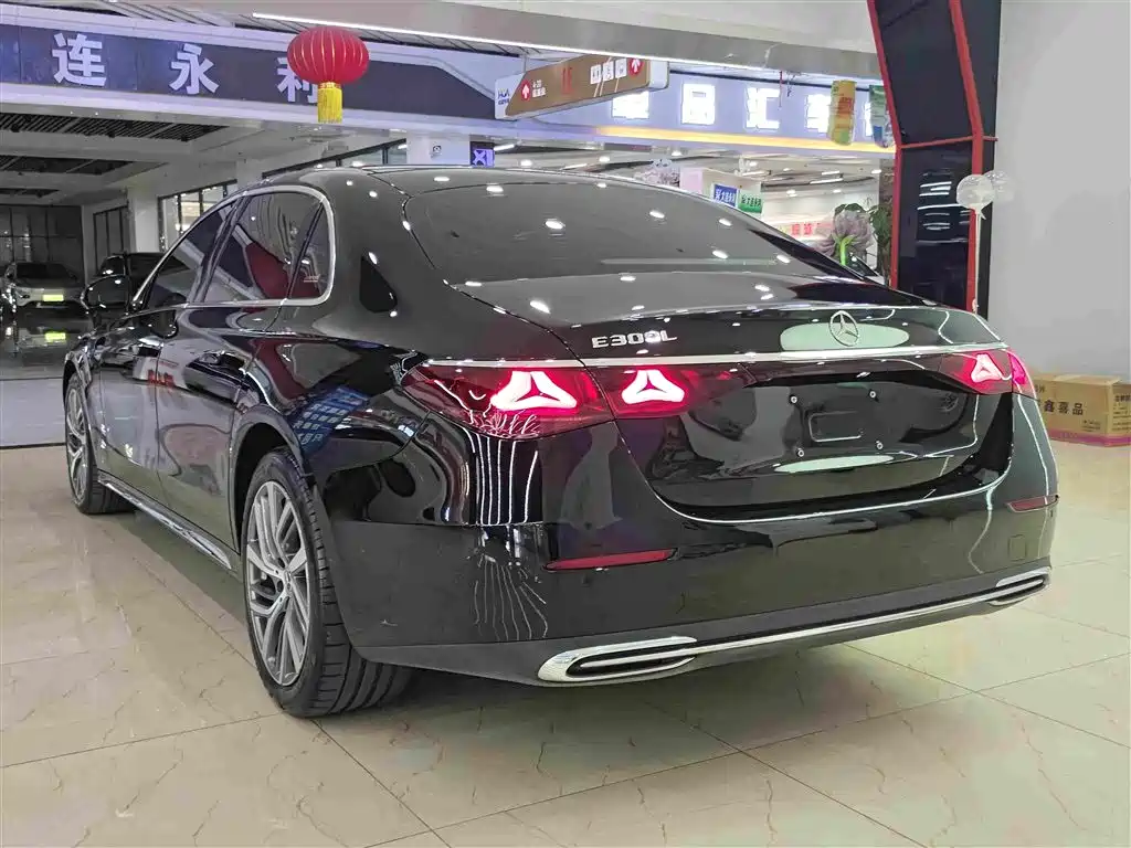 Mercedes-Benz E-Class — миниатюра 6
