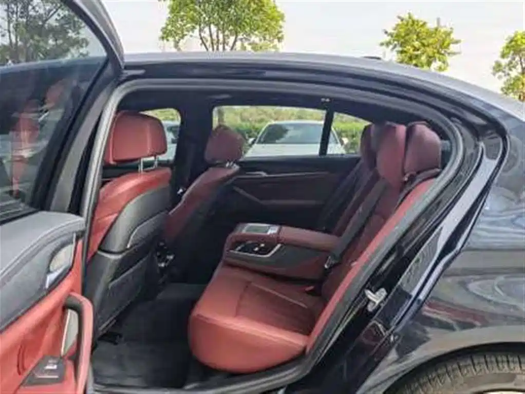 BMW 5 Series — миниатюра 5
