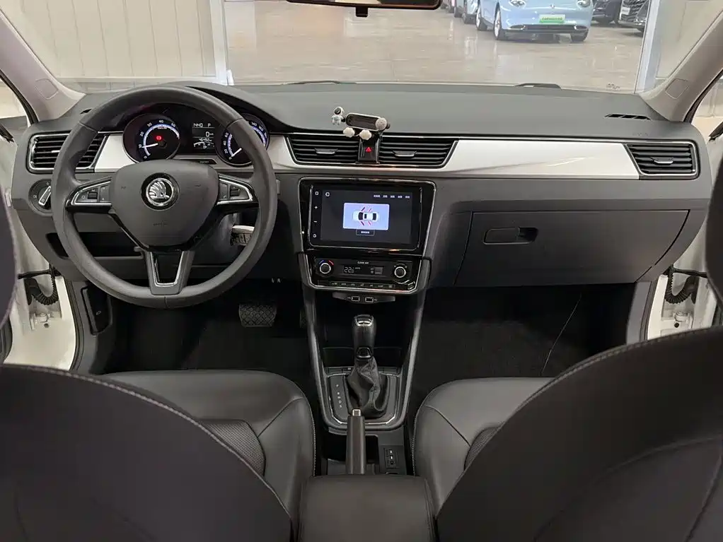 Skoda Rapid — миниатюра 5