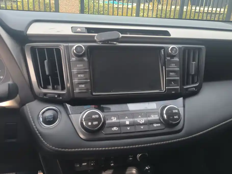 Toyota RAV4 — миниатюра 13