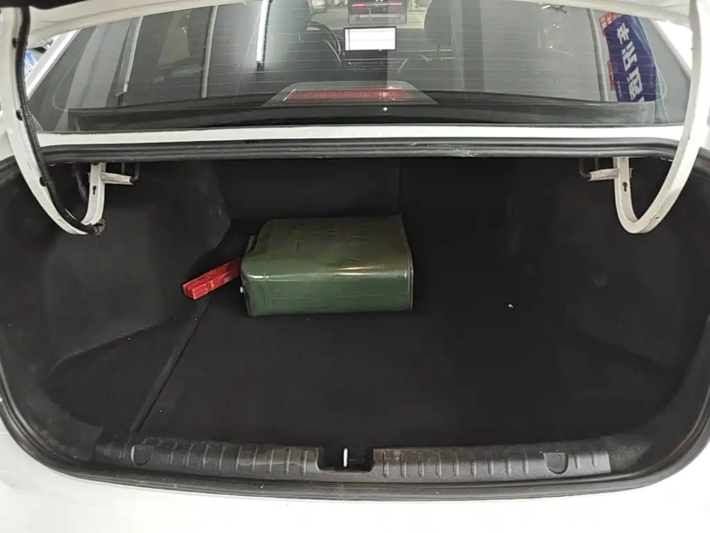 Geely Emgrand — миниатюра 19