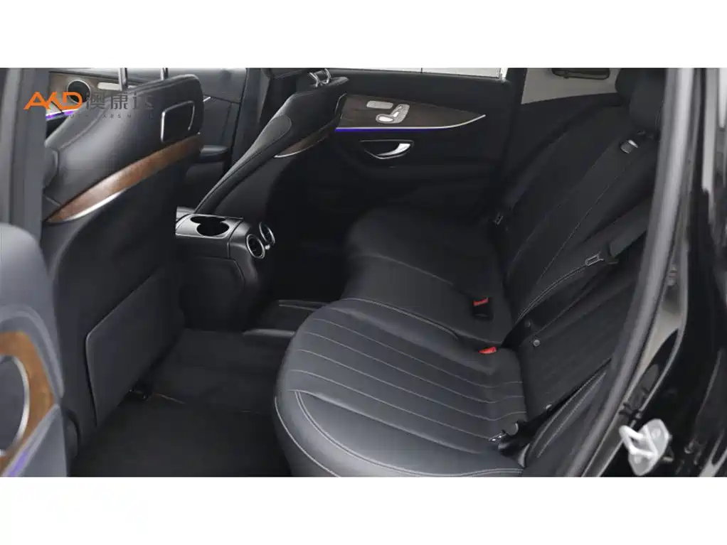 Mercedes-Benz E-Class — миниатюра 7