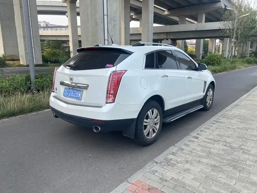 Cadillac SRX — миниатюра 3