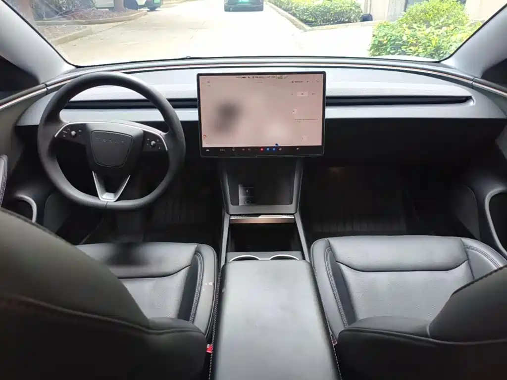 Tesla Model 3 — миниатюра 10