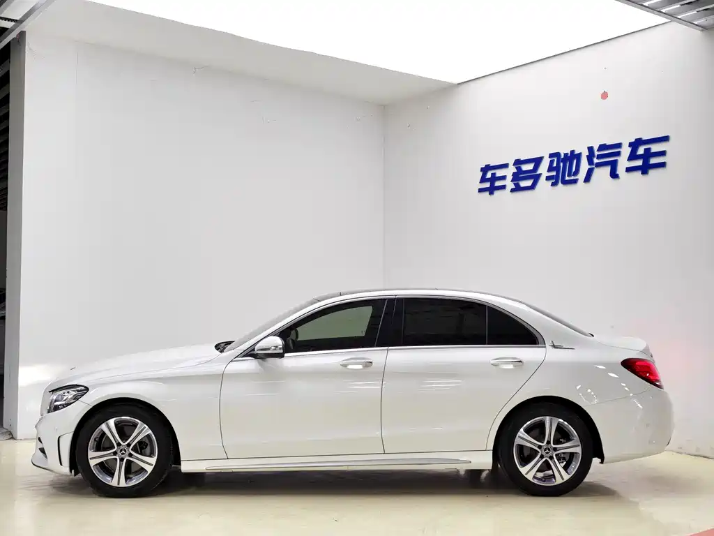Mercedes-Benz C-Class — миниатюра 13