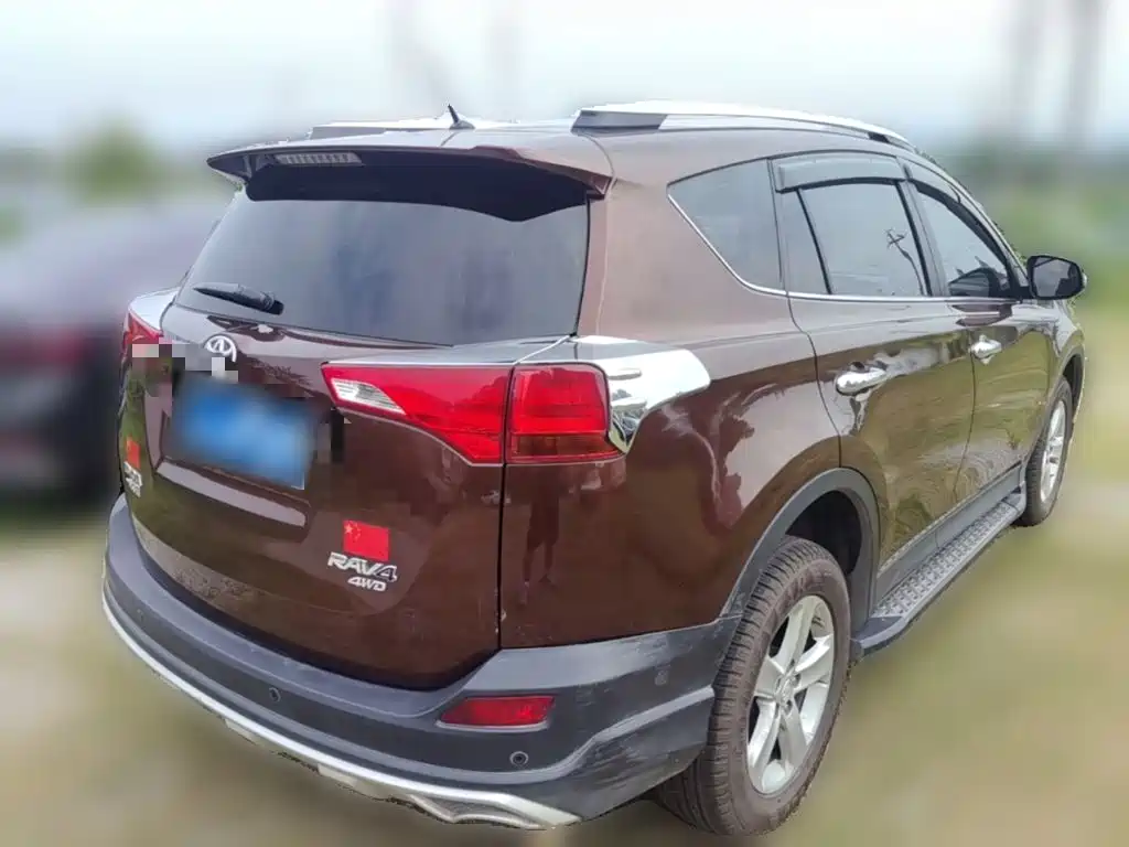Toyota RAV4 — миниатюра 10