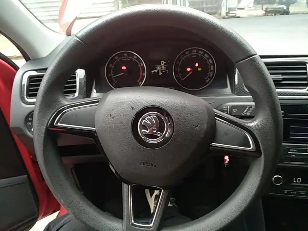 Skoda Rapid Spaceback — миниатюра 11