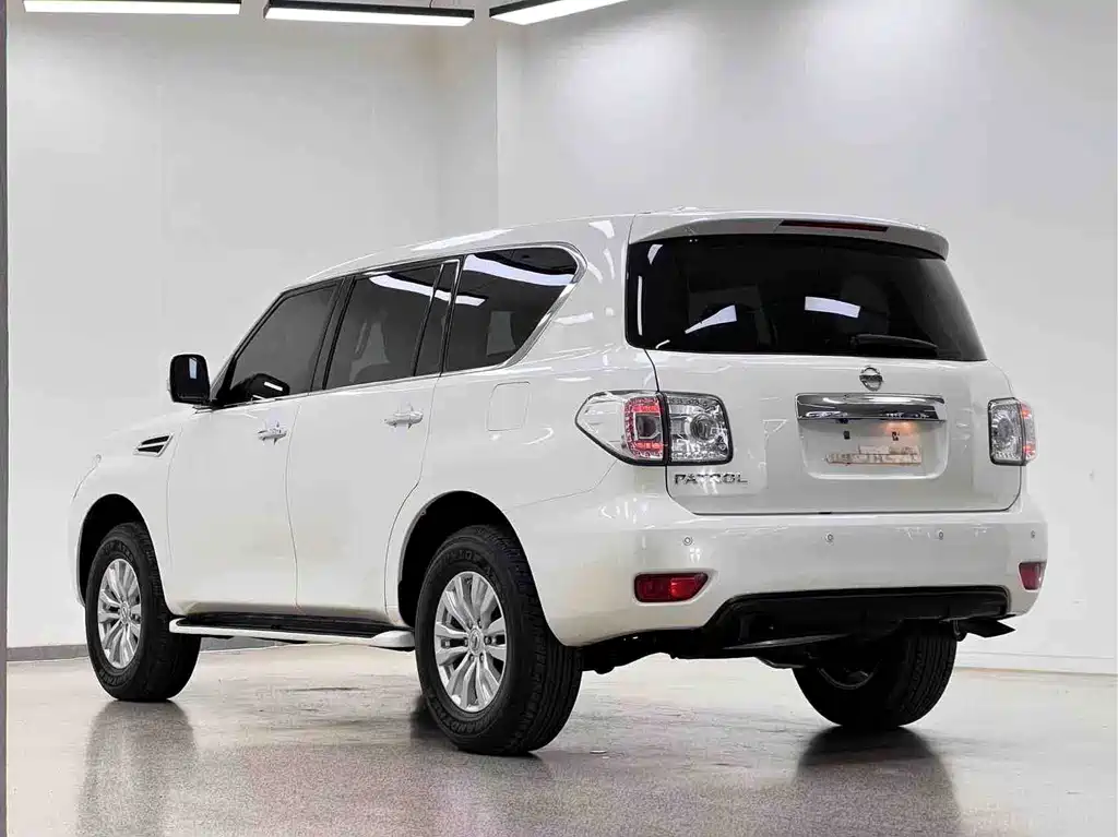 Nissan Patrol — миниатюра 27