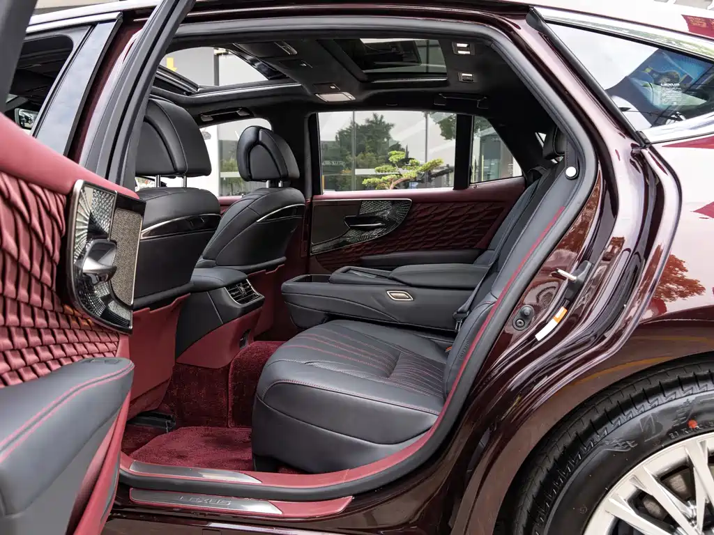 Lexus LS — миниатюра 10