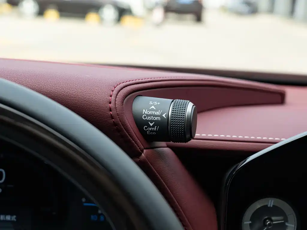 Lexus LS — миниатюра 25