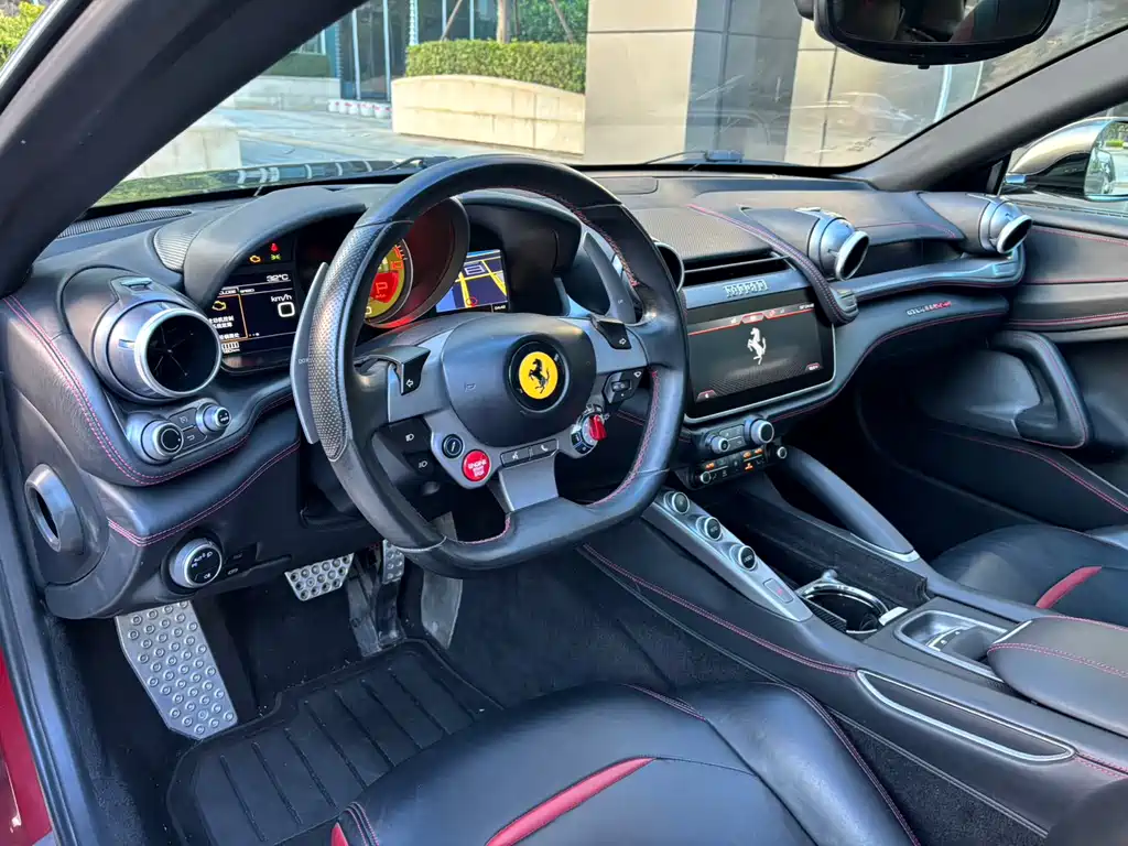 FERRARI GTC4LUSSO