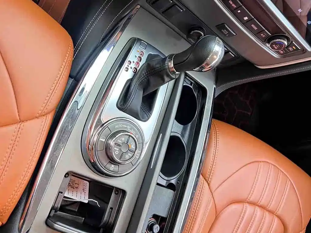 Nissan Patrol — миниатюра 20