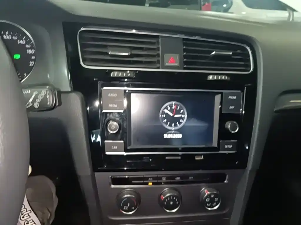 Volkswagen Golf — миниатюра 13