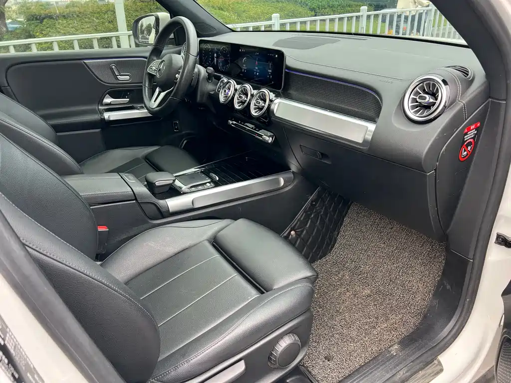 Mercedes-Benz GLB — миниатюра 8