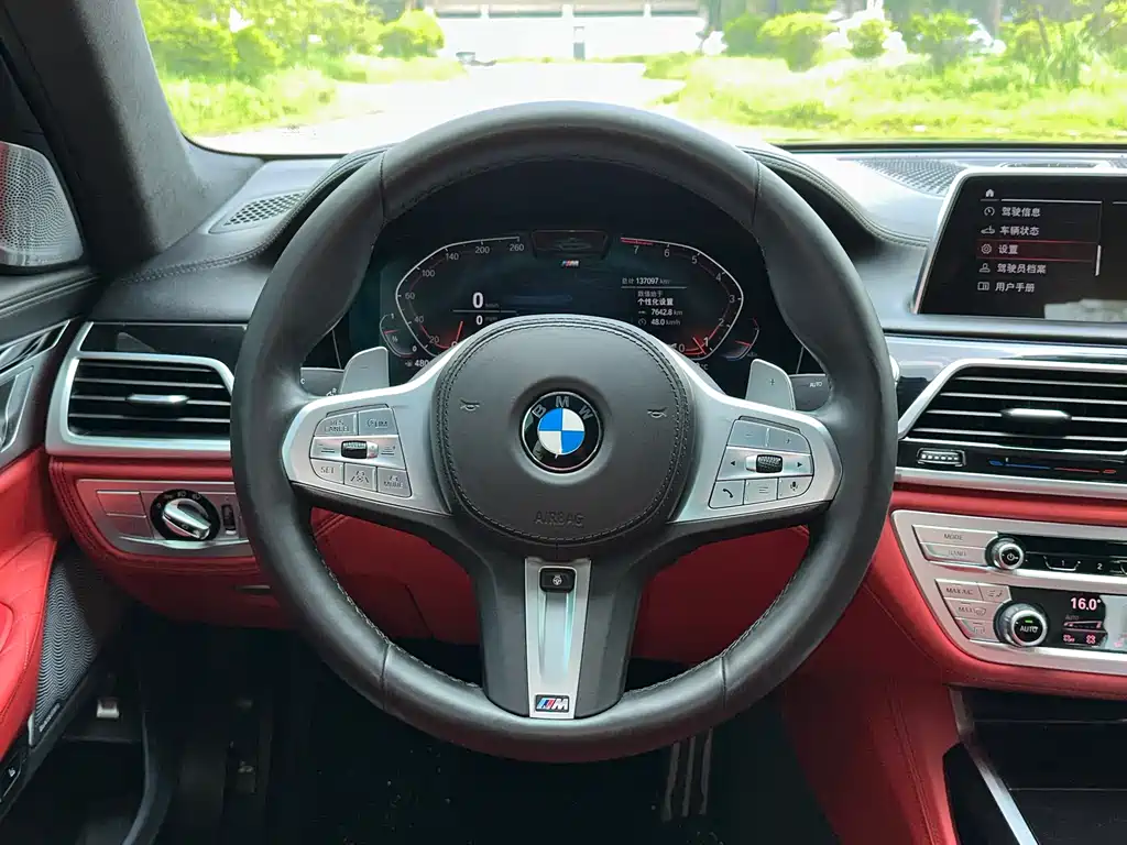 BMW 7 Series — миниатюра 24
