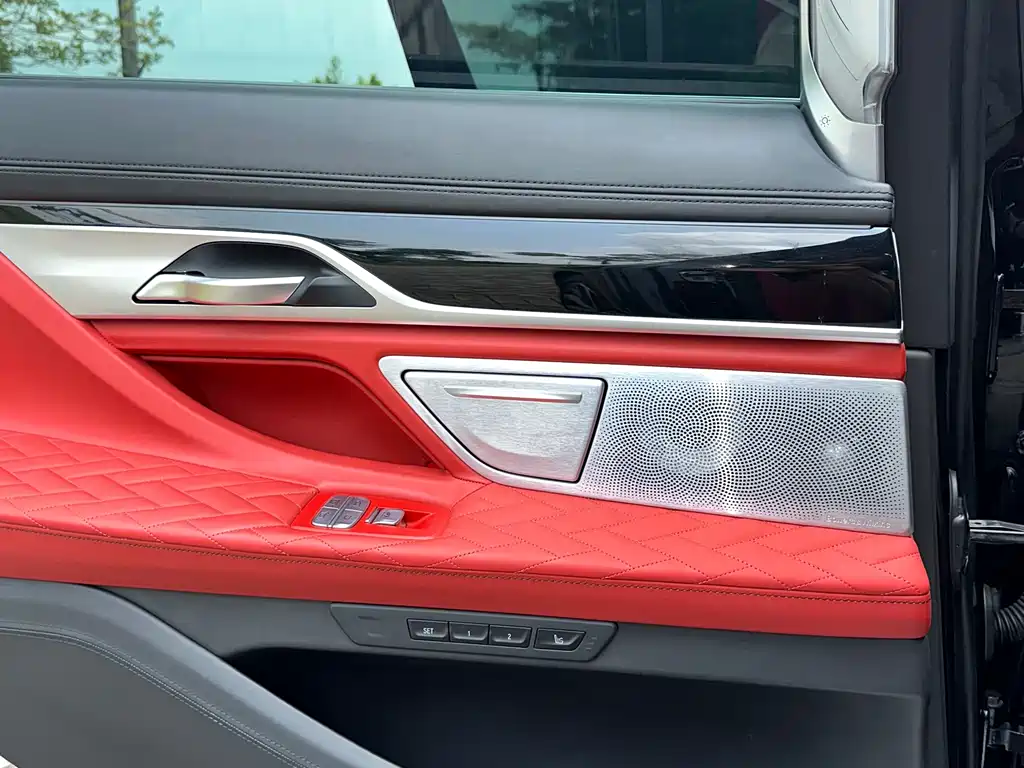 BMW 7 Series — миниатюра 21