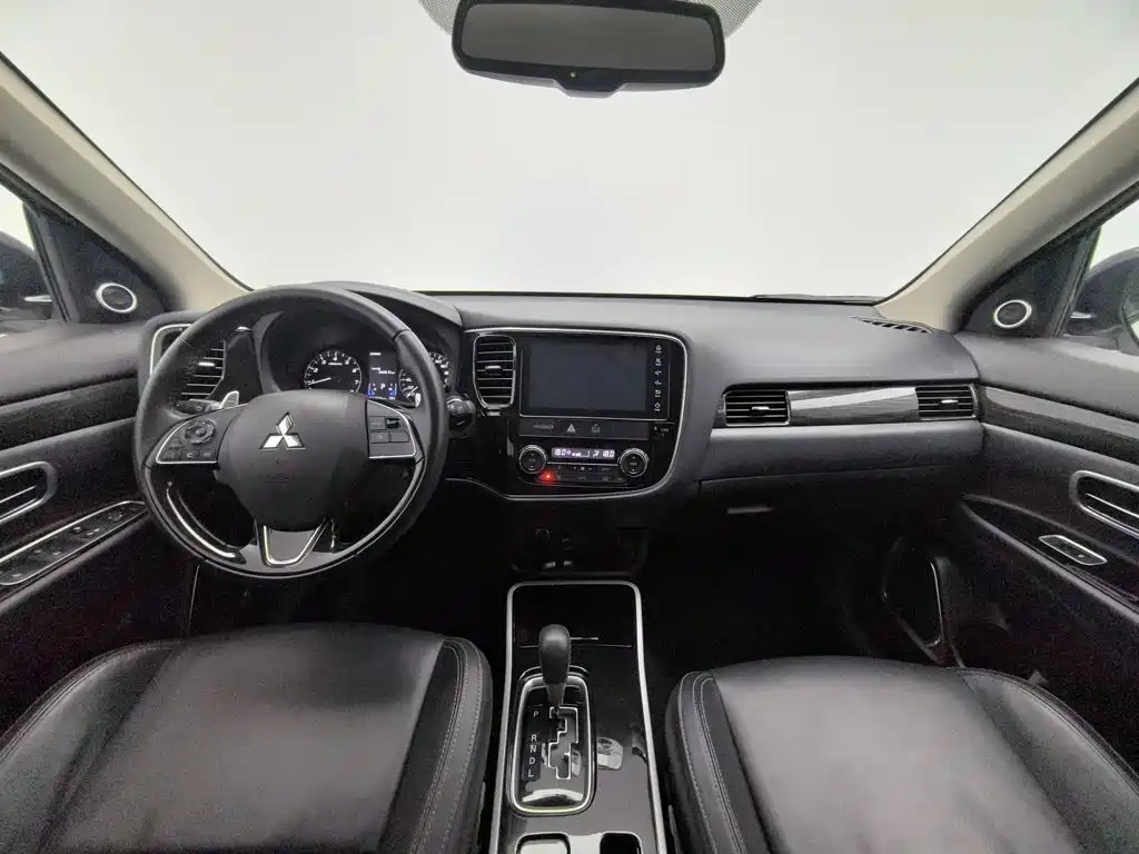 Mitsubishi Outlander — миниатюра 5