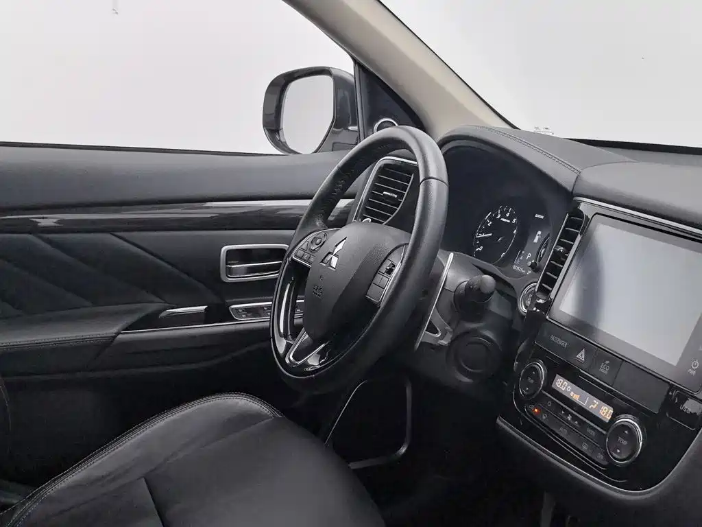Mitsubishi Outlander — миниатюра 22