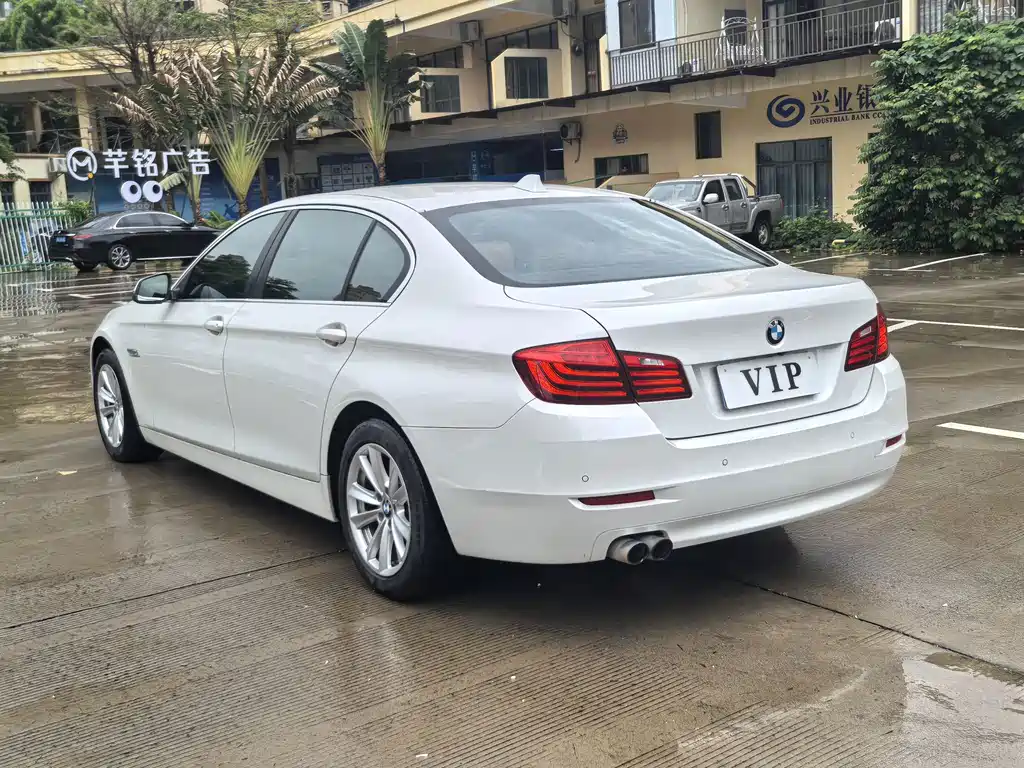 BMW 5 Series — миниатюра 5