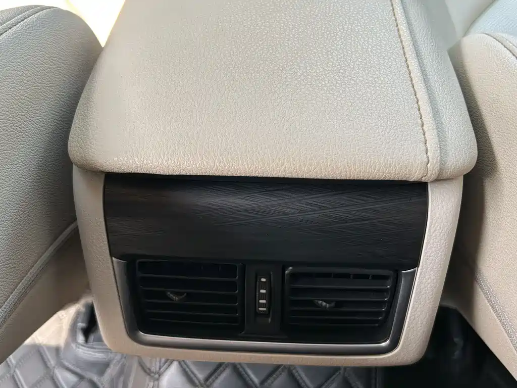 Toyota Camry — миниатюра 10